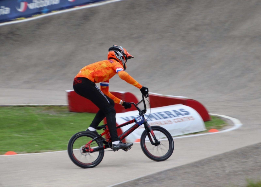 Tygo Wolters maakt zich op voor een maand vol hoogtepunten. Tygo zal Nederland vertegenwoordigen op het Nationale, Europese en Wereldkampioenschap BMX. Deze wedstrijden zullen plaats vinden in Barendrecht, Letland en Denemarken.