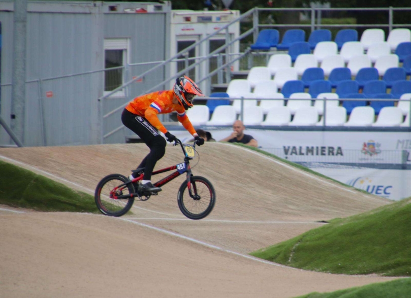 Tygo Wolters maakt zich op voor een maand vol hoogtepunten. Tygo zal Nederland vertegenwoordigen op het Nationale, Europese en Wereldkampioenschap BMX. Deze wedstrijden zullen plaats vinden in Barendrecht, Letland en Denemarken.