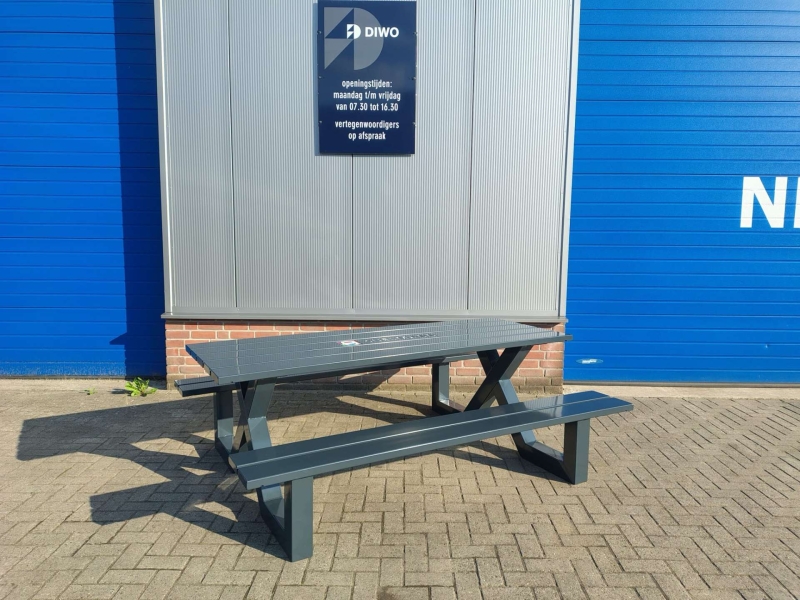 Stalen picknicktafel