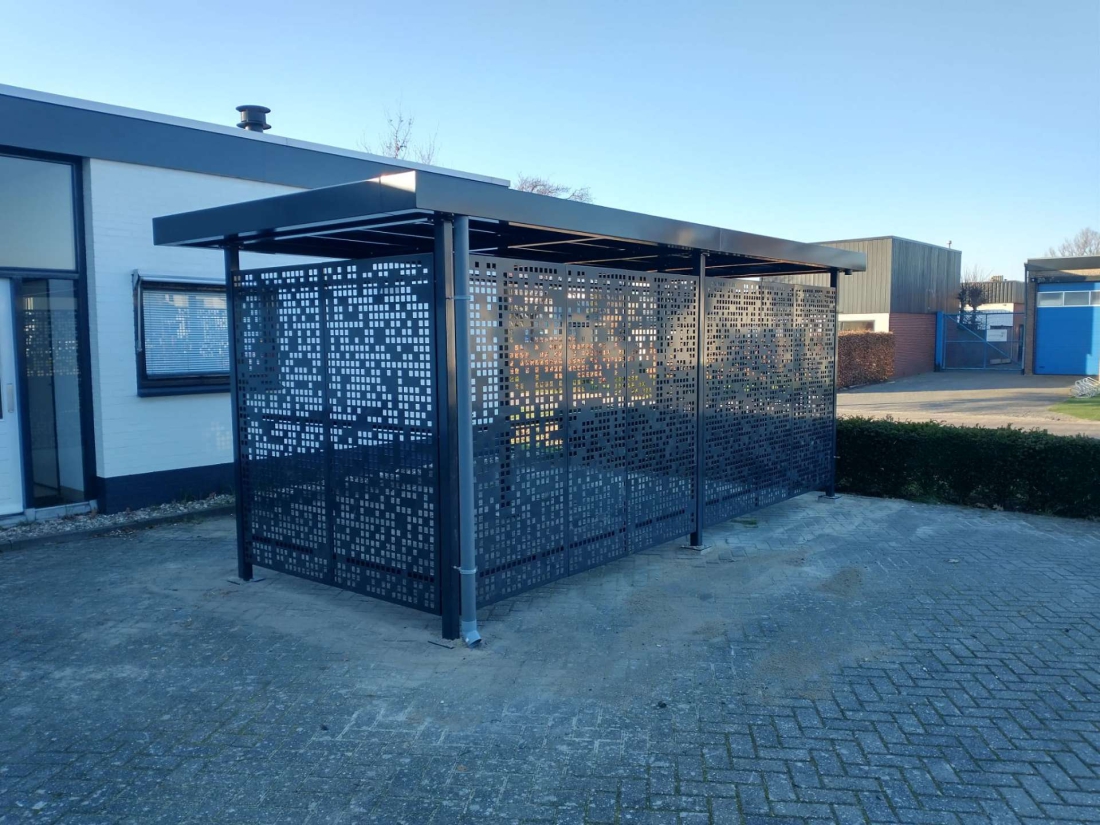 Voor een relatie hebben we een Stalen fietsenstalling gemaakt gebaseerd op het idee van de klant. Het fietsenhok is gepoedercoat.